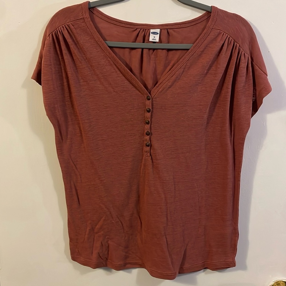 Old Navy XS pink t-shirt